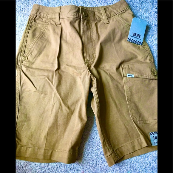New with tags. Boys Vans shorts. Size 14 - Picture 3 of 4